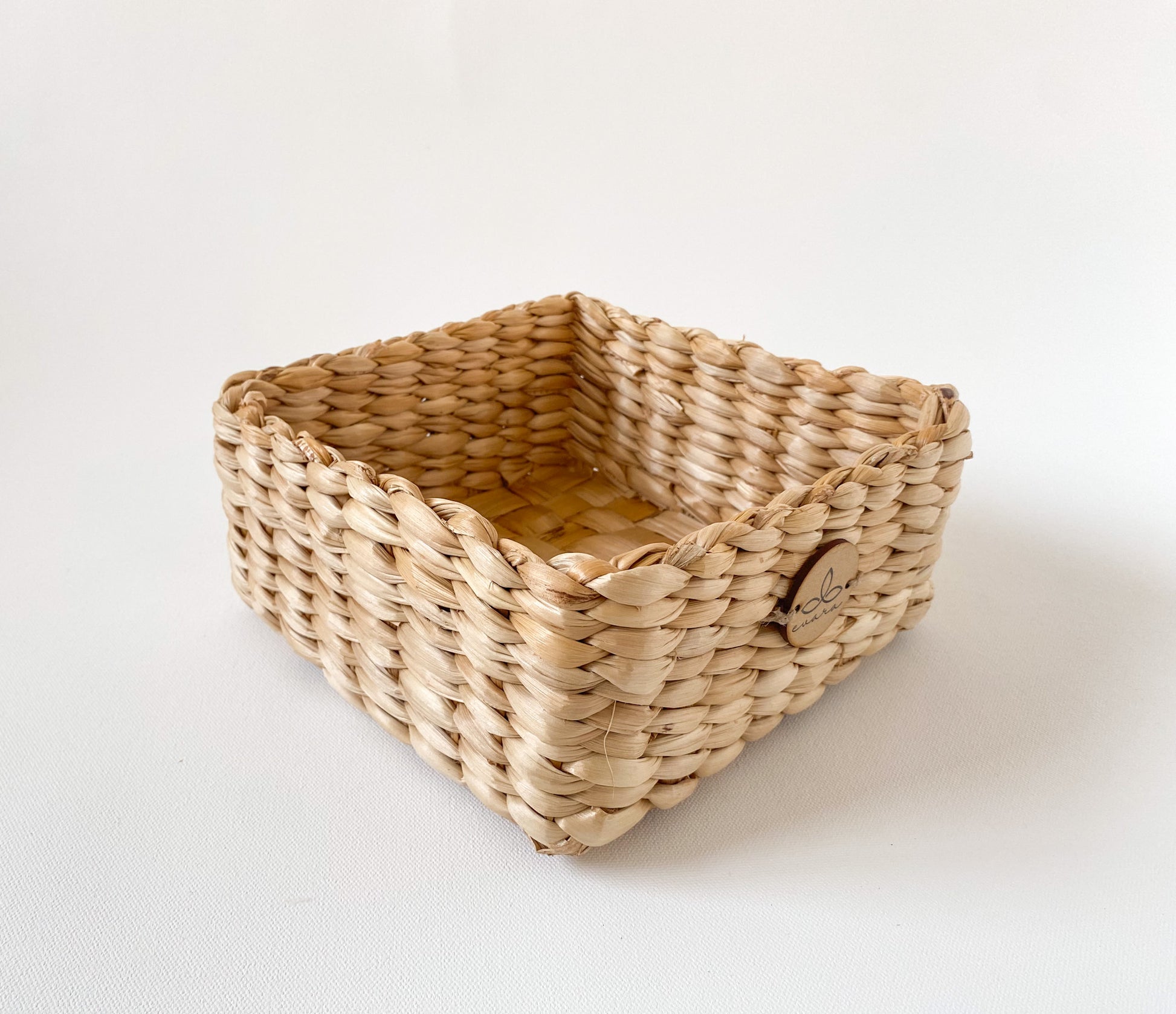 Evara’s artisanal storage basket handcrafted from 100% natural banana fiber, designed with a sturdy woven structure, minimalist aesthetic, and smooth natural finish. Ideal for organizing living spaces, storing linens, toys, or accessories. Lightweight yet durable, with reinforced edges and optional handles for easy mobility. A biodegradable, eco-friendly home décor piece that blends functionality with timeless elegance.